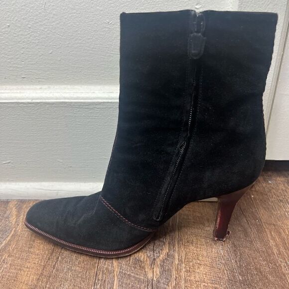 Tod’s Women’s Black/Red Contrast Stitching Suede Ankle Booties Size 8 - Picture 5 of 15